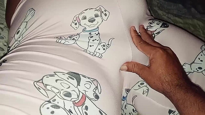 Casalsaodaporra: Сводный брат схватывает свою молодую сводную сестру в пижаму и заставляет ее кончить