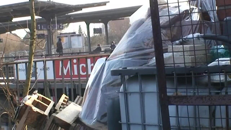 East Public: O curvă este futută pe un pod acoperit cu zăpadă