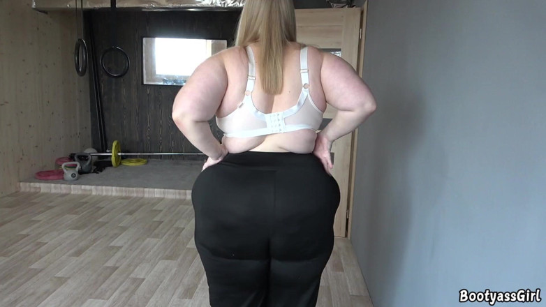 Bootyass Girl: Fucking Girlfriend's Huge Shaking Ass on the Couch
