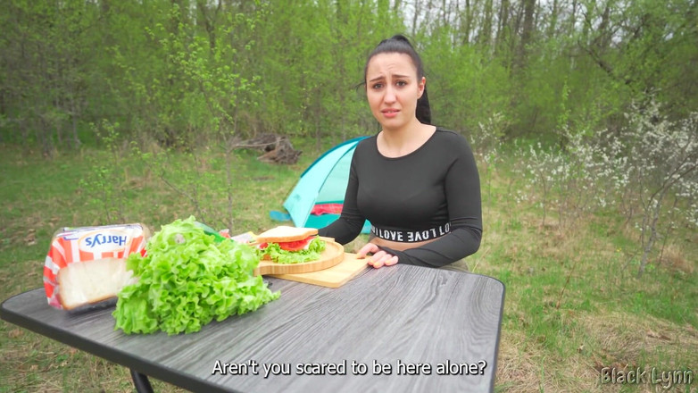 YSP Studio: Extraño hambriento proporciona su polla a cambio de un sándwich -...