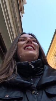 Sperma promenad och vätning på Prags gator