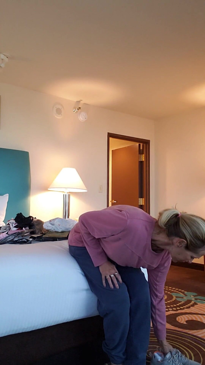 JessRyan: MILF Camgirl Jess Ryan Ass Shaking N Striptease