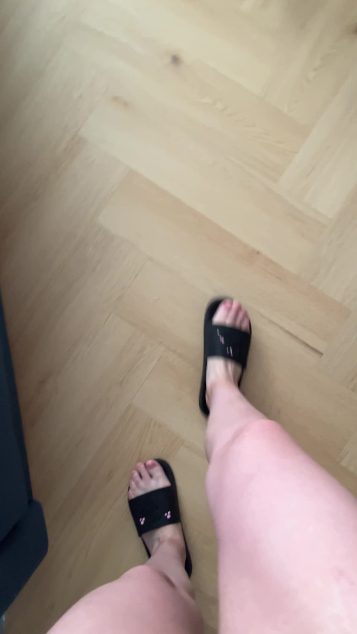 Feet: Îmi Place Să Port Șlapi