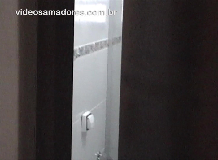 Amateurs videos: Blonde with beautiful natural curves taking a shower
