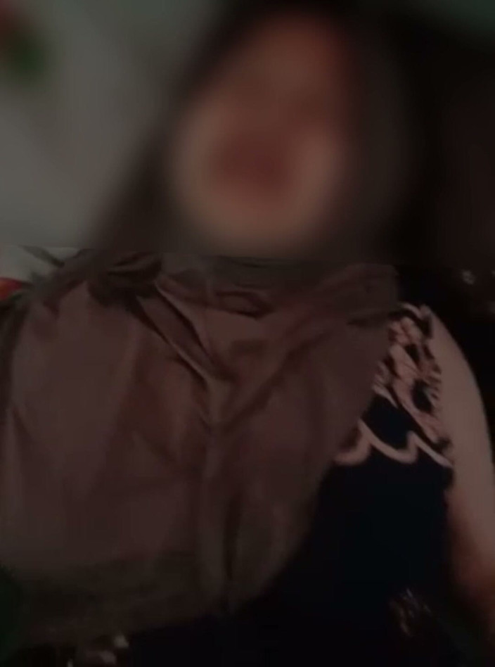 Famly sex: 一个戴着穆斯林头巾的农村女孩的叹息真的很美味 第2部分