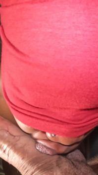 Polykání mrdky Ebony Freak mi kouří péro