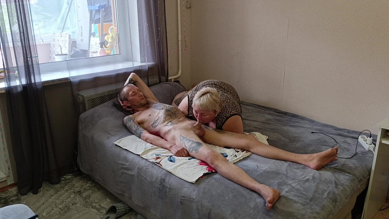 Zona901: Schwiegermutter lutscht schwanz und schluckt sperma