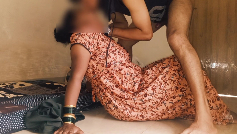 Hot Indian Milf 2: Hot Dorf Stiefmutter enge muschi fickt von stiefsohn.