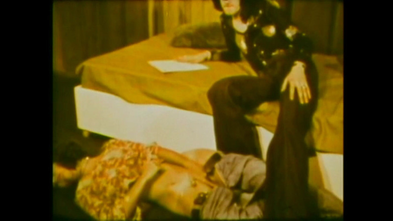 The Unforgettable: 女同性恋者互相吸吮