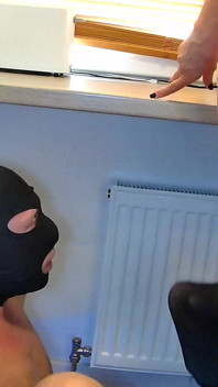 Vrouw nodigde seksslaven uit om haar poesje te likken. Ep 21041