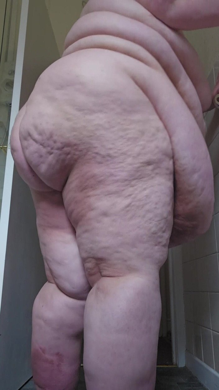 SSBBWLadyBrads: SSBBW gigante caminhando em sua direção