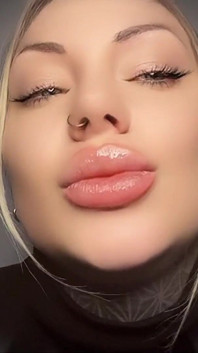 La tentación más dulce: desear el sabor de mis labios