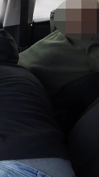 모든 사람을 위해 야외 주차장에서 차에서 내 자지를 빨아주는 십대 교사 - 가까운 사람들과 매우 위험해 - Misscreamy