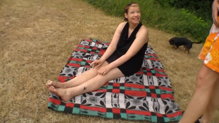 Dat Ass: Śliczna brunetka bbw uprawia seks na zewnątrz