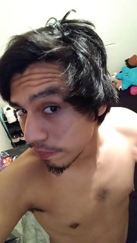 Deze sexy man gaat helemaal naakt