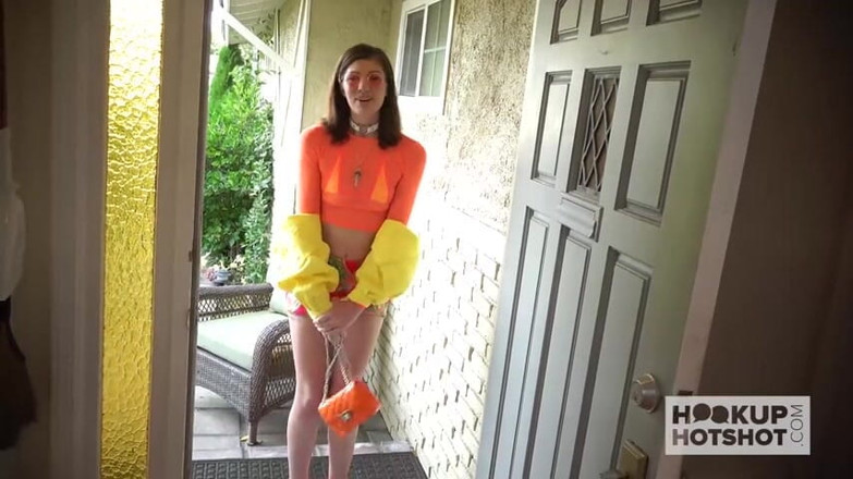 Hookup Hotshot: Si gadis remaja nakal leah winters ngentot habis-habisan di internet