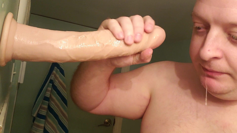 Charlieboy69: Facefuck et gorge profonde avec un énorme gode king de 11 pouces,...