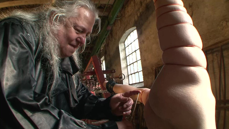 BDSM Deutschland: 有充气屄的女仆被蜡烛性交