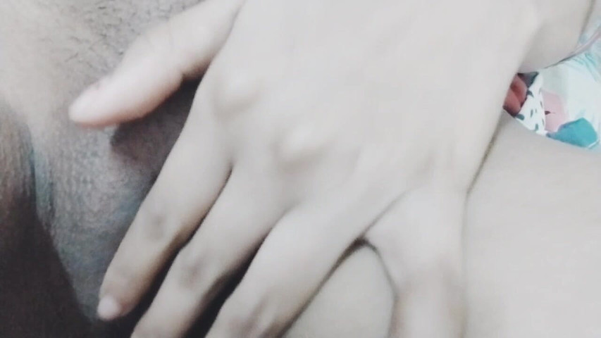 The Lone Girl Put Out Her Finger to Extinguish the Fire of (Hot jiya)