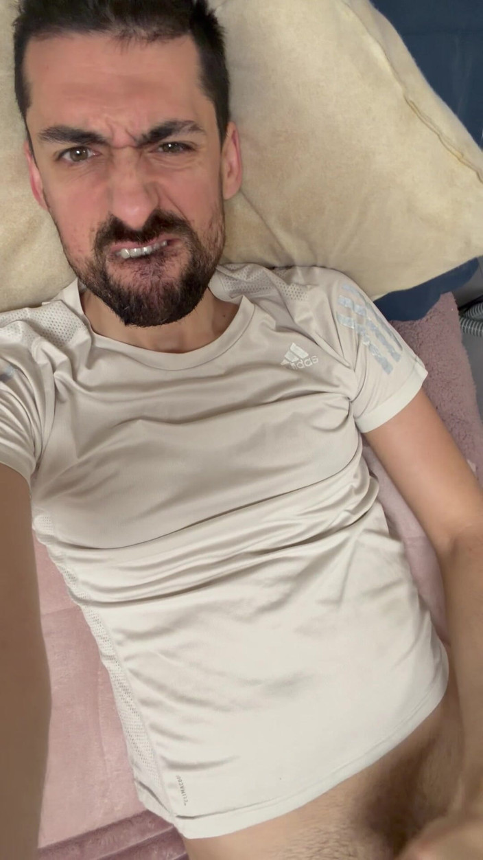 Liam Harding: Hot Stepdaddy Showing off Big Cock