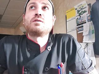 KoreanItalian: Mirosindu-mi picioarele și măsurând în birou