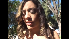 The Hunters: Estella Leon a ráj mezi nohama