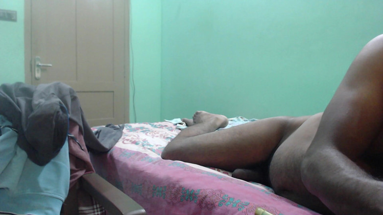 brazelboy1988: Masturbatting on Bed