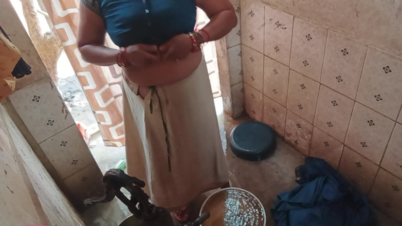 Desi_bhabhi121: Nude Bath Show Desi Bhabhi