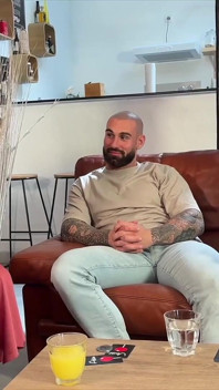 Giulia, bionda sexy, ama mangiare il cazzo e la figa