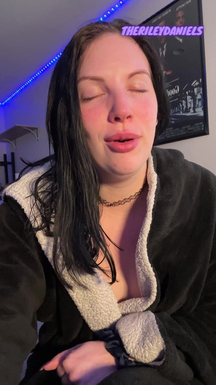 Riley Daniels: Zaimprowizowanie kichanie fit