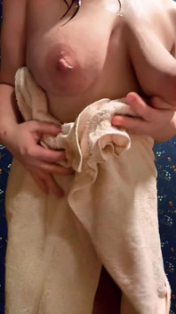 Sexy Slutty MILF Drops Towel