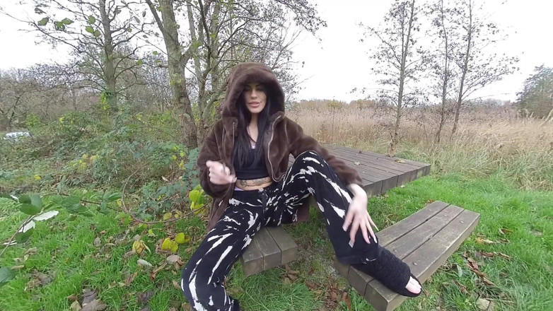 VR smokers HD-2D Videos Only: Shay London - rökning