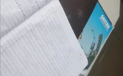 在杜尔加 puja 与一个可爱的女孩互动后，我自慰