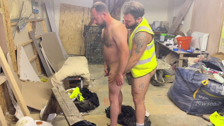 ScruffyStocky: Helmbauer, behaarter bär isst arsch und besamt dann Proll chav...