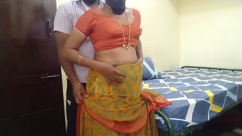 Lathatamil: Moglie tamil che scopa il proprietario di casa