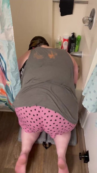 MILF Shaking Her Ass