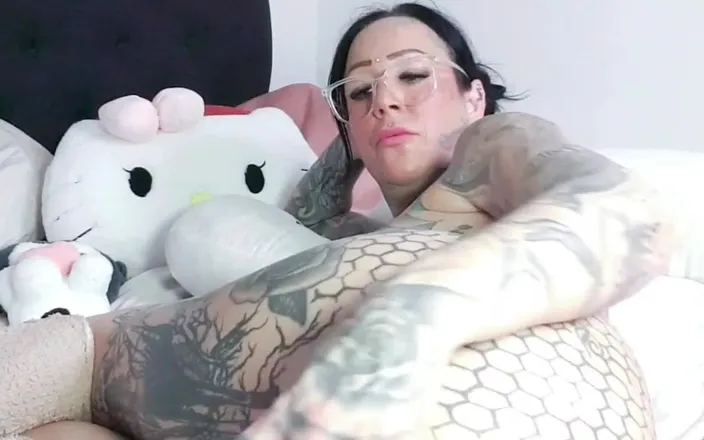 Lindas_secrets: Her First Time Part 2