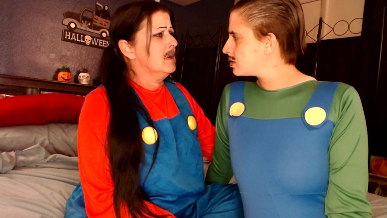 Abby Anna: Lesben küssen halloween cosplay