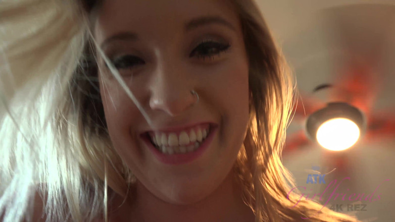 ATK Fans (Girlfriends): Virtuální perfektní honění, footjob, kouření s Harley Jade