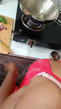 Babydoll'da seksi yemek pişirme - pongal özel