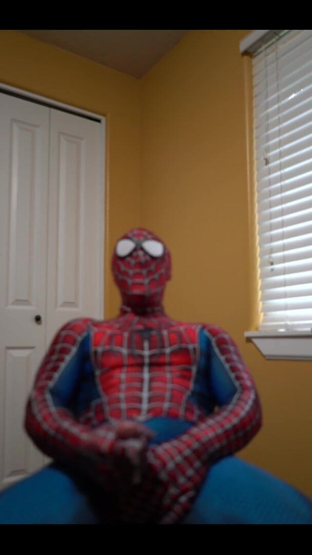 Reese Rideout: Ejaculând într-un costum de Spider Man