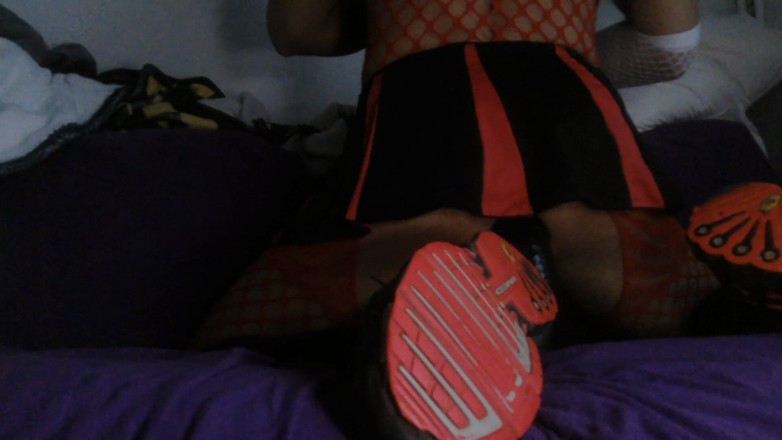 Damaged Hole: Trang phục hoạt náo viên màu đỏ đen, BBC đến cực khoái cưỡi...