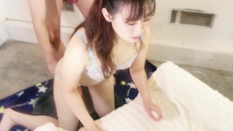 Chloe Lin: La ragazza etero scontrosa fu rassicurata da una ragazza di...