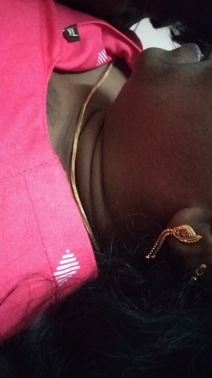 Benita sweety: गहरे होंठ चुंबन और चूत चूसना हॉट कराह