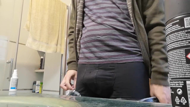 Rafael Torreano: Ще один день, ще один камшот. Цього разу в раковину для ванної кімнати