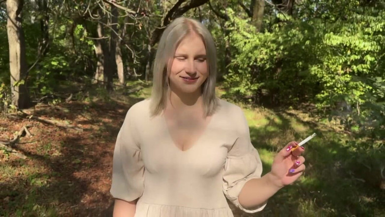 MertyXXX: Đi bộ qua một công viên bị bỏ hoang để tìm...