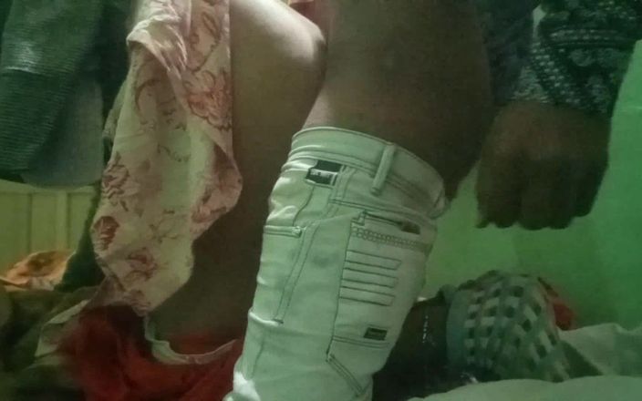 Pooja Sexy: Bhabhi fait jouir son beau-frère en se masturbant