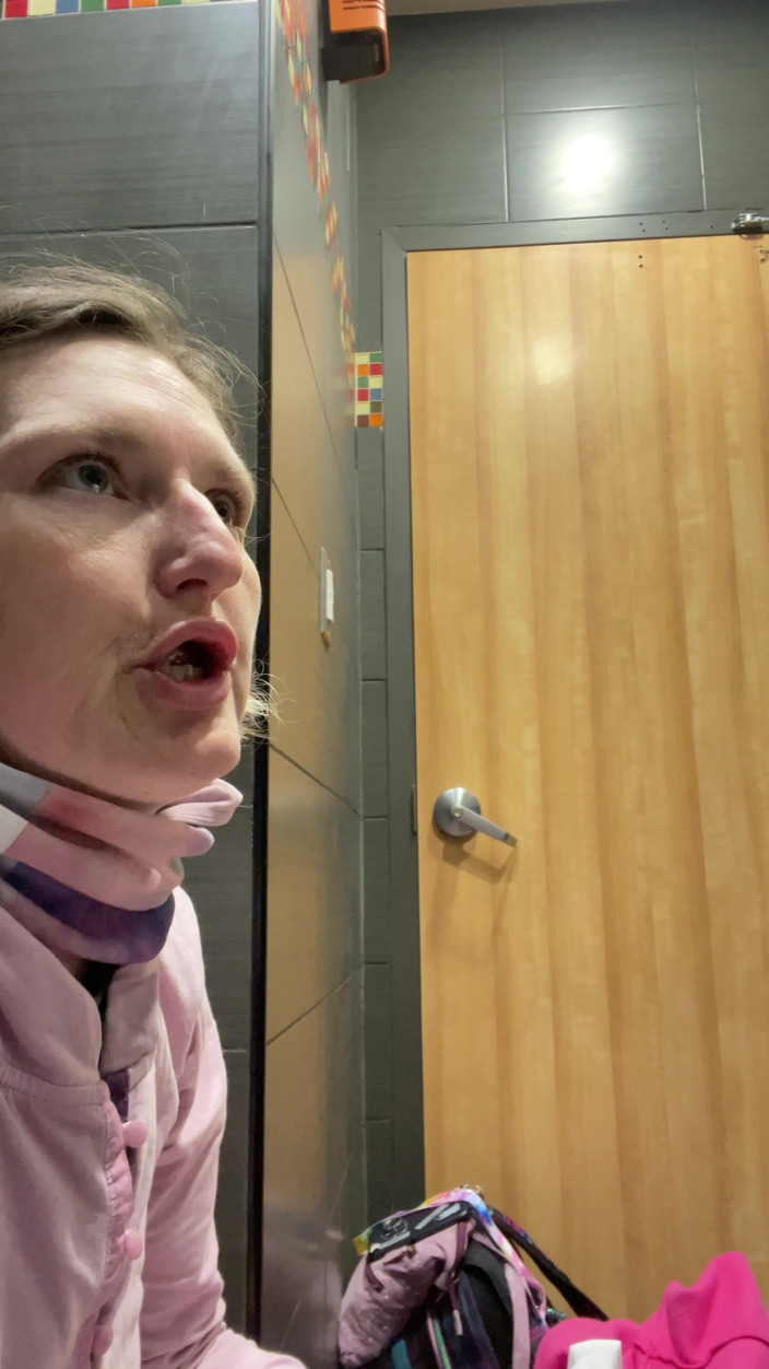 Pissing Paradise: Мочитися По Всьому Світу! Писяння В Паперовому Стаканчику В Канаді