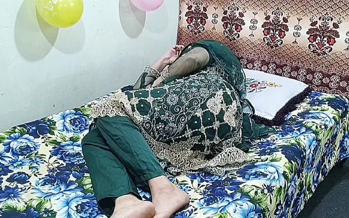 Pakistani CoupleX: Matrigna indiana desi che gioca con il suo figliastro matrigna...