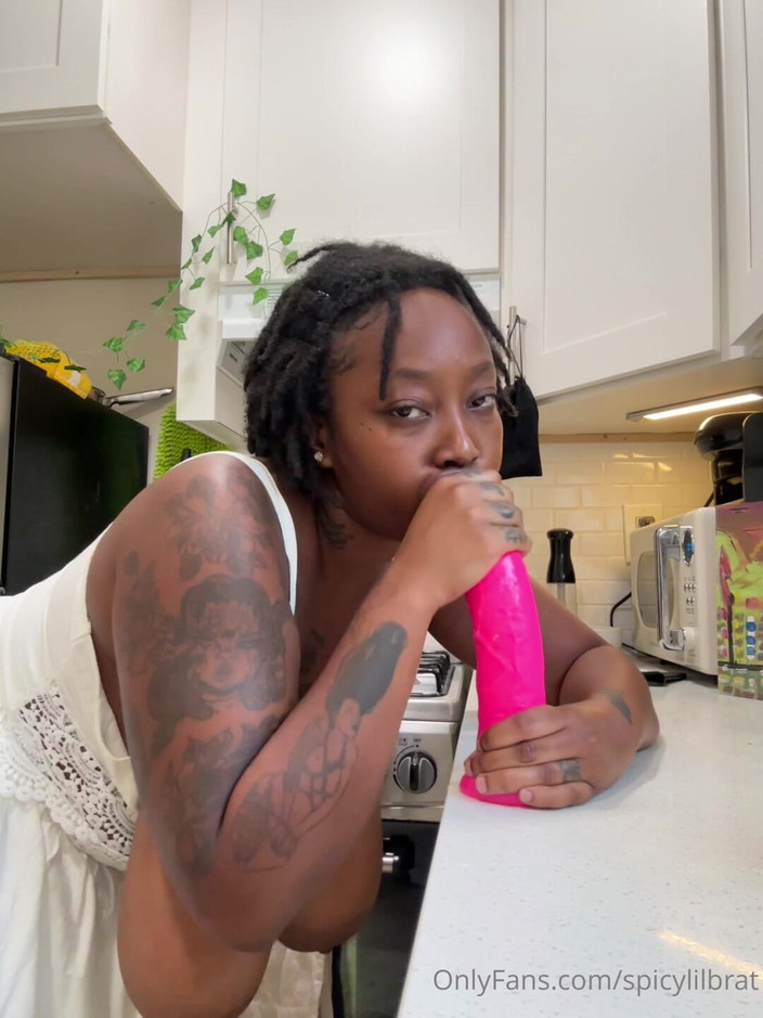 DMXTH: Si jalang eboni jahat menghisap dildo dengan ghairah